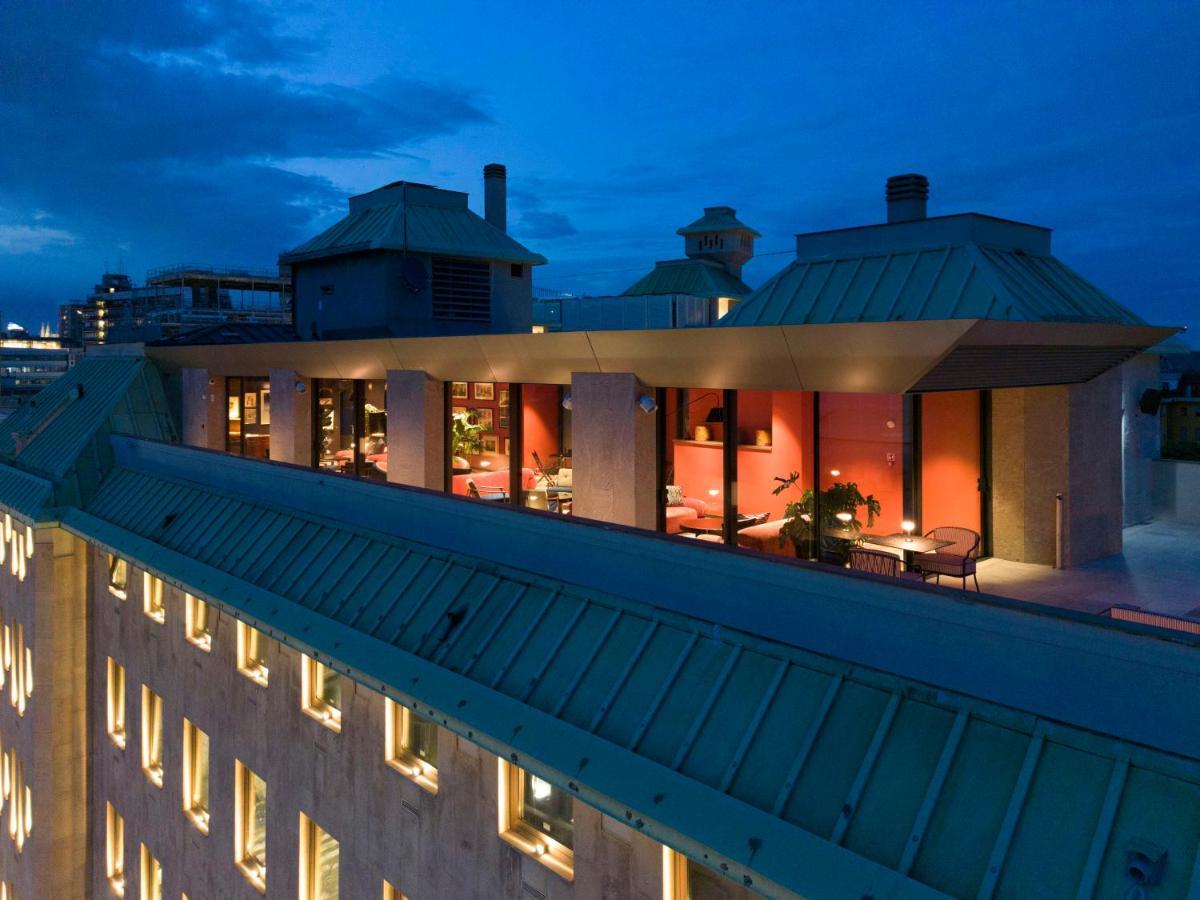 Radisson Collection Hotel, Santa Sofia Милано Екстериор снимка The 19th-century building of the National Gallery, London, is the home of the National Gallery's collection of 8,000 paintings.
