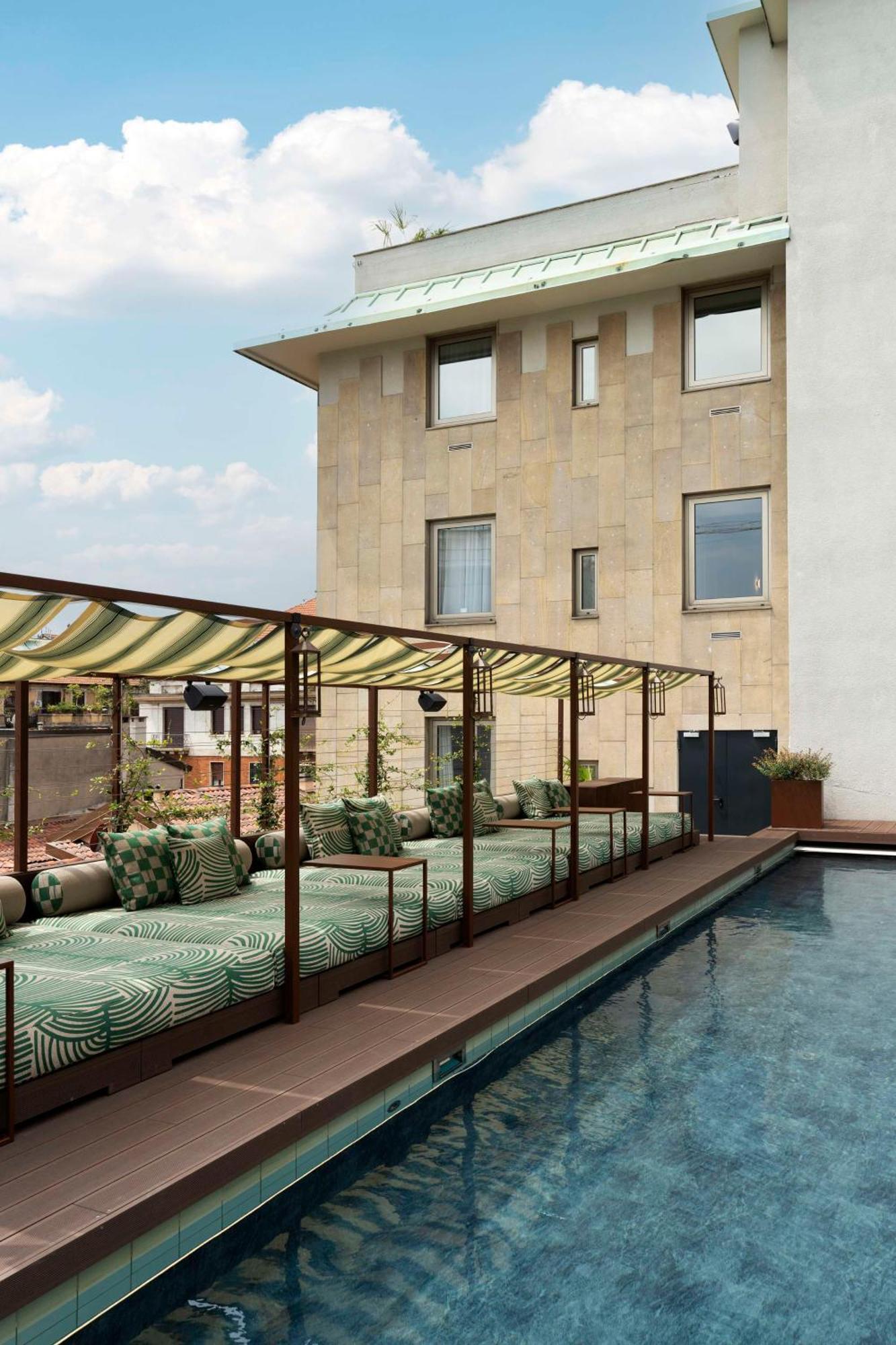 Radisson Collection Hotel, Santa Sofia Милано Екстериор снимка The rooftop pool at the Mandarin Oriental, Munich